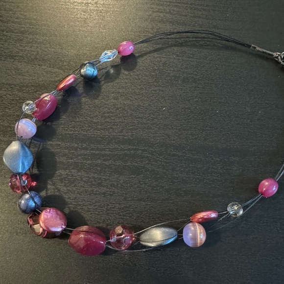 ⚜️3 for $30⚜️Vintage Multistrand Stone and Acrylic Necklace (Adjustable, Choker) - Picture 9 of 11